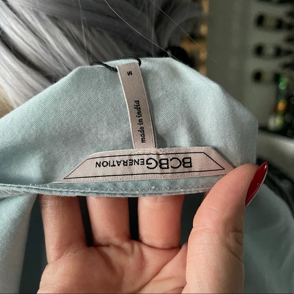 BCBGeneration Ruffle Sleeves Crop Top - Picture 13 of 14